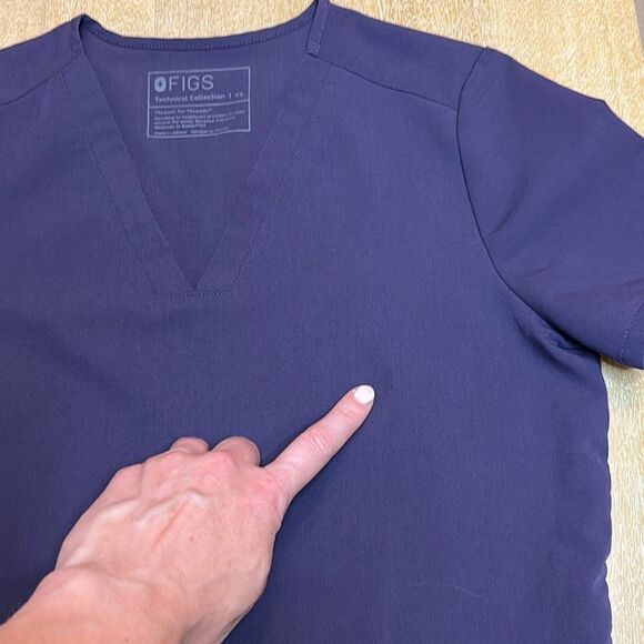 Figs Casma Three-Pocket scrub top - Picture 6 of 9